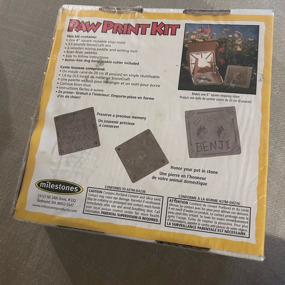 NEW! Paw Print Kit - 8” stepping stone - sealed NWT Vintage Milestones Cement - Picture 2 of 5
